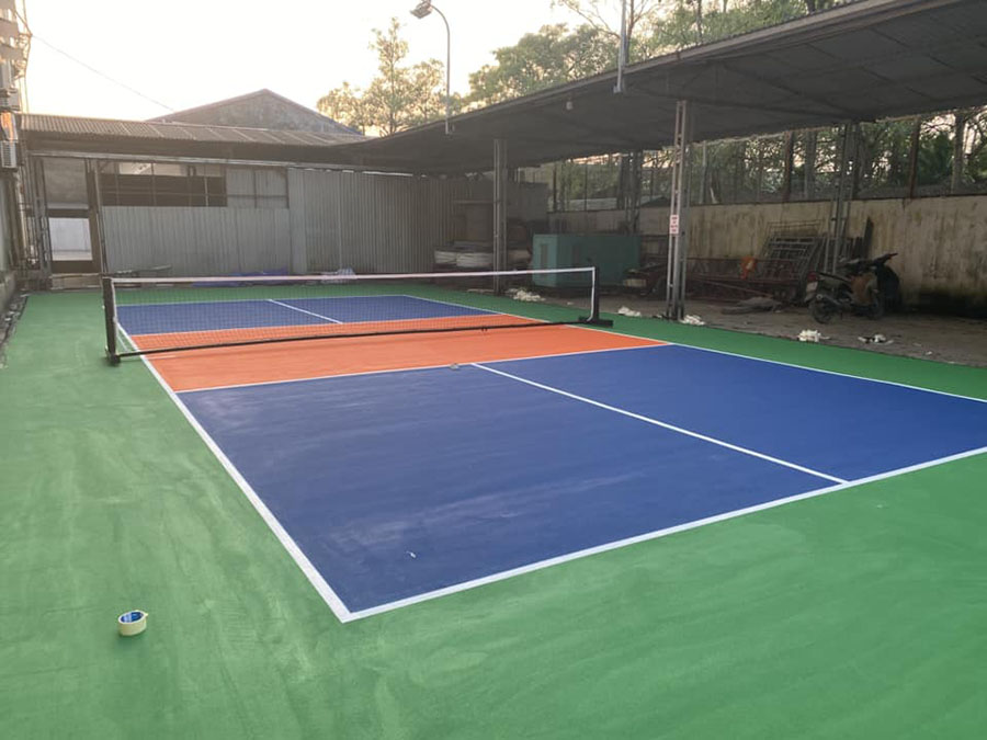 Thi c&ocirc;ng s&acirc;n Pickleball thảm nhựa đường n&oacute;ng asphalt C&ocirc;ng ty Năng lượng Nghệ An