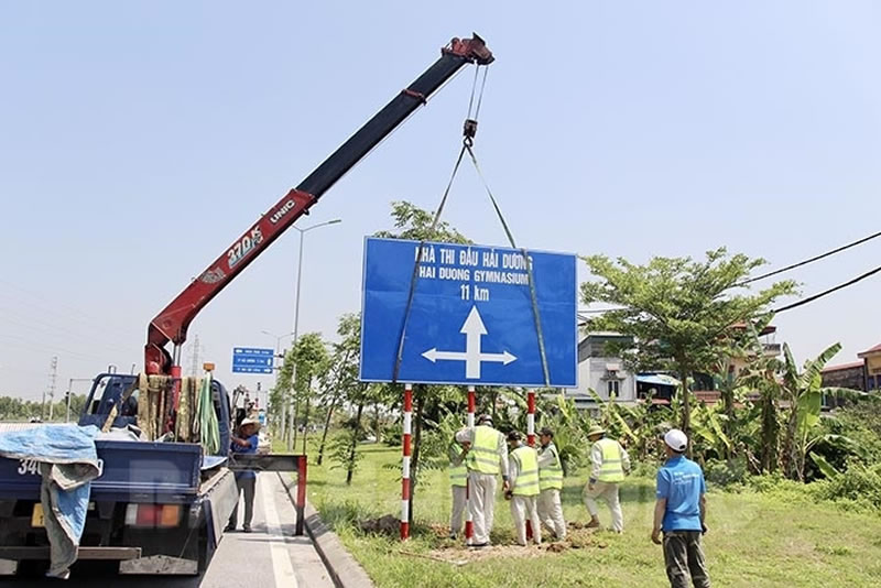 Thi công lắp đặt biển báo giao thông đường phố Vinh Nghệ An