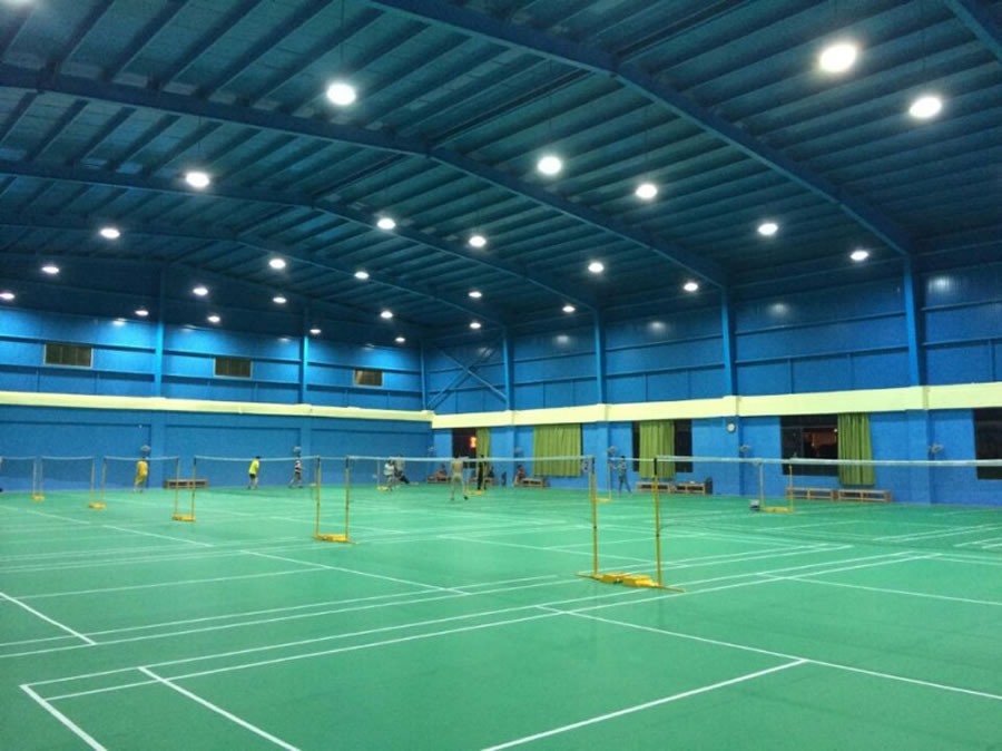 Thi công hệ thống đèn điện sân pickleball, cầu lông, bóng chuyền, bóng rổ
