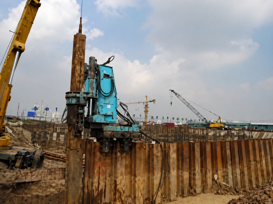Đ&oacute;ng cừ Larsen (cọc v&aacute;n th&eacute;p) Vinh Nghệ An